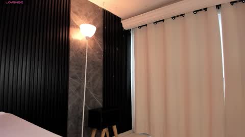 emmaclark_1 online show from November 7, 9:48 pm