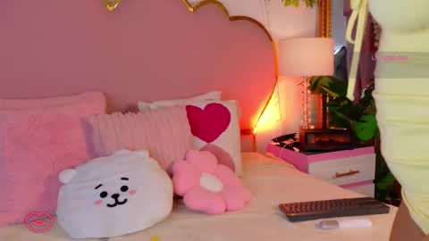 Snapshot of emmacrush chatting on January 9, 11:06 pm Welcome Im yosein Your love is my passion activate it with your tips and enjoy with me online show from January 9, 11:06 pm