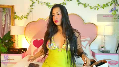 Snapshot of emmacrush chatting on January 16, 9:08 pm Welcome Im yosein Your love is my passion activate it with your tips and enjoy with me online show from January 16, 9:08 pm