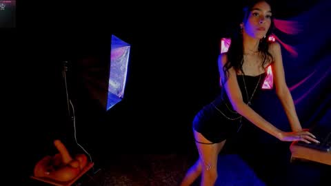 Snapshot of emmaduque chatting on December 15, 4:50 am Emma Duque online show from December 15, 4:50 am