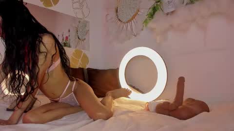 Snapshot of emmaduque chatting on January 9, 10:44 pm Emma Duque online show from January 9, 10:44 pm