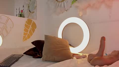 Snapshot of emmaduque chatting on January 11, 10:15 pm Emma Duque online show from January 11, 10:15 pm