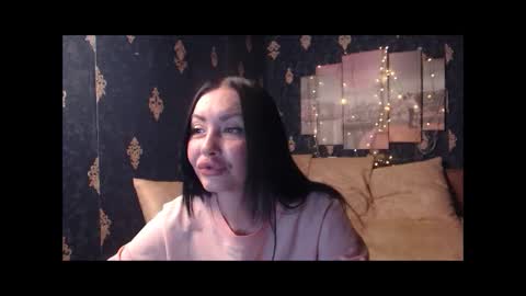 Snapshot of emmagoldx chatting on November 2, 5:43 am EmmaGoldX online show from November 2, 5:43 am