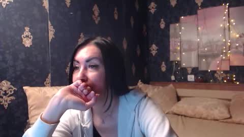 Snapshot of emmagoldx chatting on November 9, 10:35 am EmmaGoldX online show from November 9, 10:35 am