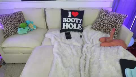 Snapshot of emmagray01 chatting on July 24, 2:59 pm emmagray01 online show from July 24, 2:59 pm