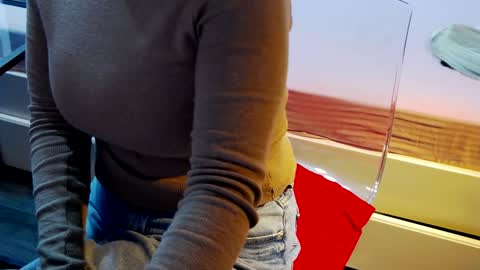 Emma Mavis online show from December 13, 8:09 am