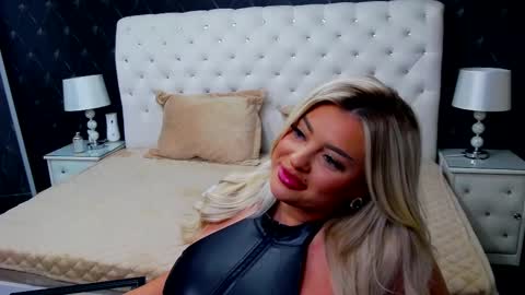 Emma Mavis online show from February 9, 1:56 pm