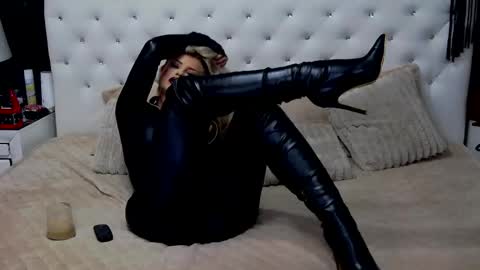 Emma Mavis online show from April 10, 7:35 am