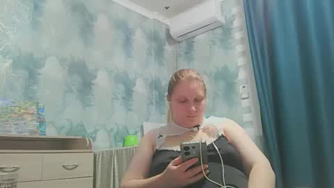 emmamelody online show from October 8, 5:32 pm