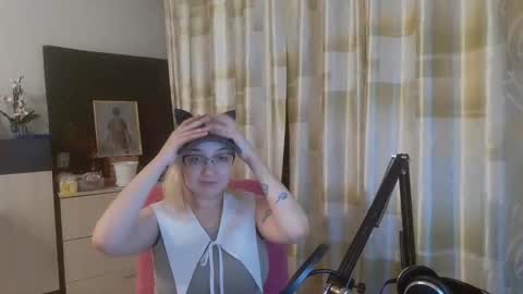 Snapshot of emmanoir_ chatting on February 26, 11:26 pm emmanoir_ online show from February 26, 11:26 pm