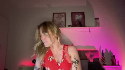Snapshot of emmaonlyx1 chatting on June 18, 2:34 am emmaonlyx1 online show from June 18, 2:34 am