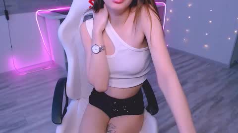 Snapshot of emmaravaan chatting on February 17, 6:10 am Emma online show from February 17, 6:10 am