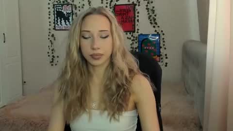 Snapshot of emmarayder chatting on July 16, 11:05 am Emma online show from July 16, 11:05 am