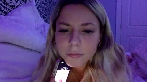 Snapshot of emmareaxo chatting on May 13, 1:36 am emmareaxo online show from May 13, 1:36 am