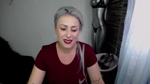 Snapshot of emmarizzoo chatting on May 5, 8:06 pm Emma online show from May 5, 8:06 pm