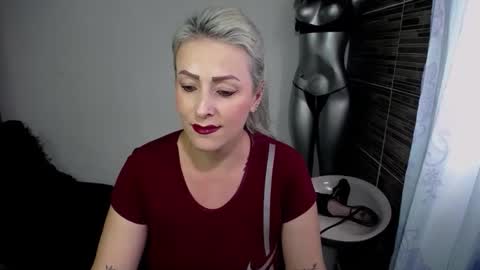 Snapshot of emmarizzoo chatting on May 23, 7:51 pm Emma online show from May 23, 7:51 pm