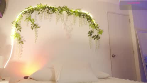 Sara online show from December 15, 11:25 am