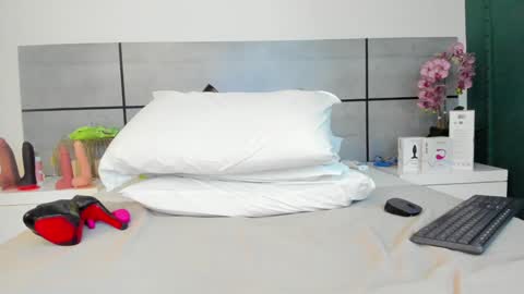  Emma  online show from December 31, 5:11 am