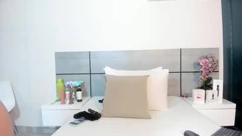 Snapshot of emmasmithh2 chatting on January 14, 2:50 am Emma online show from January 14, 2:50 am