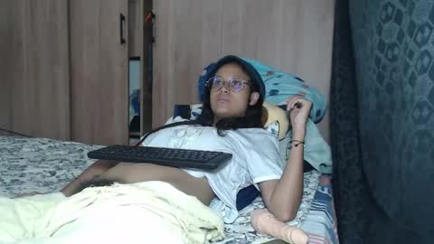 emmasweet95 online show from February 1, 11:48 pm