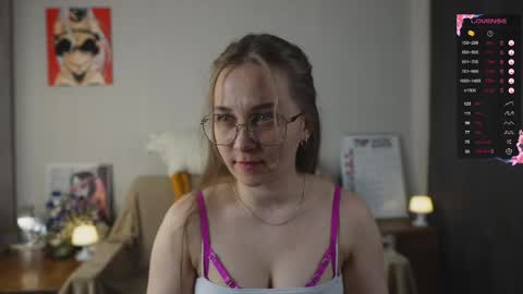 Mia online show from March 31, 7:25 pm