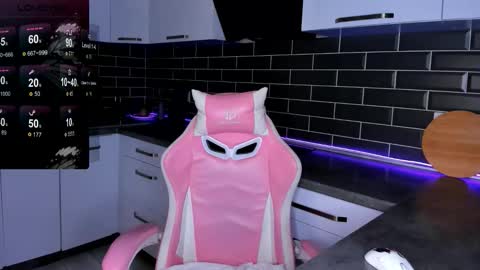 Snapshot of emmavictori chatting on October 27, 8:35 pm Shaiya online show from October 27, 8:35 pm