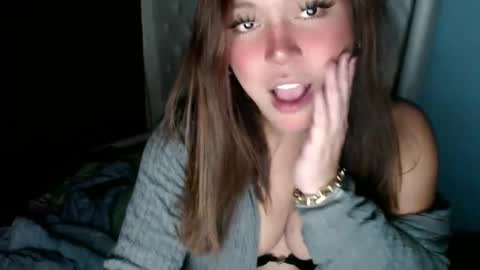 Snapshot of emmawatsoons chatting on November 10, 7:24 pm YourDreamGirl Emma online show from November 10, 7:24 pm