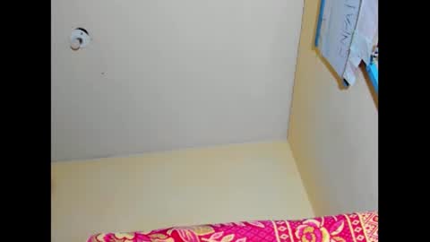 Snapshot of emmawuilian chatting on December 12, 5:59 pm hi im emmalina welcome to your happy place online show from December 12, 5:59 pm