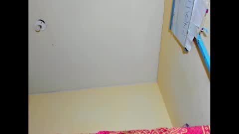 Snapshot of emmawuilian chatting on January 18, 2:33 pm hi im emmalina welcome to your happy place online show from January 18, 2:33 pm