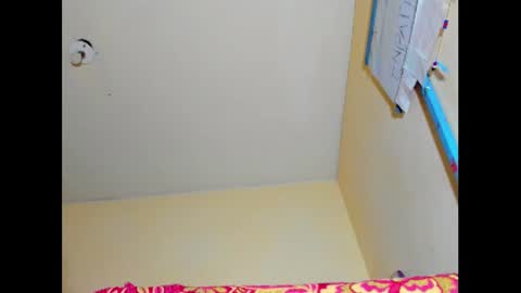 Snapshot of emmawuilian chatting on January 19, 3:53 pm hi im emmalina welcome to your happy place online show from January 19, 3:53 pm