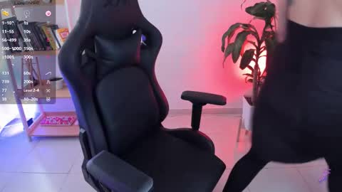 Snapshot of emmax_x chatting on February 14, 3:31 pm EMMA online show from February 14, 3:31 pm