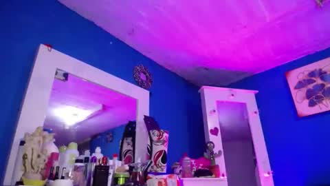 Snapshot of emmaxx7 chatting on November 21, 2:49 pm Emma online show from November 21, 2:49 pm