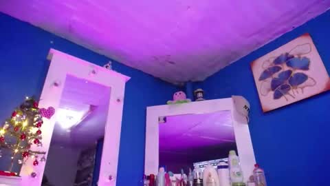 Snapshot of emmaxx7 chatting on December 2, 8:48 pm Emma online show from December 2, 8:48 pm