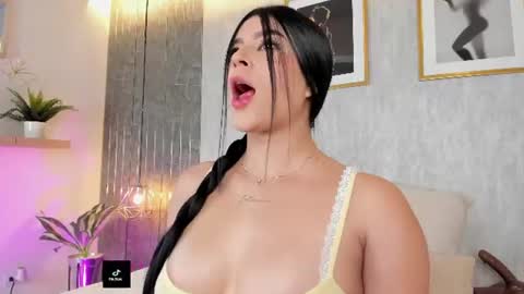 emmazc_ online show from June 23, 8:18 pm