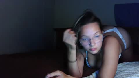 Snapshot of emme2552 chatting on July 27, 12:28 am emme2552 online show from July 27, 12:28 am