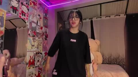 emmi_lyy online show from September 18, 4:47 am