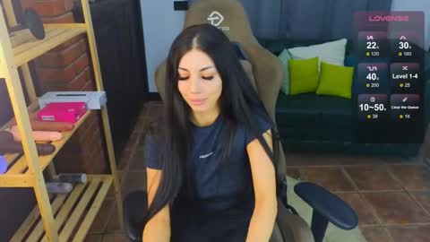 Mia online show from November 22, 7:35 pm