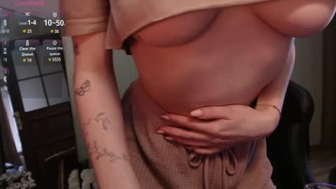 Snapshot of emmiclo chatting on January 24, 8:55 am Emily online show from January 24, 8:55 am