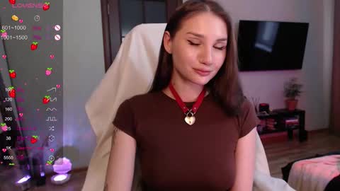 Snapshot of emmiclo chatting on November 5, 9:09 am Emily online show from November 5, 9:09 am