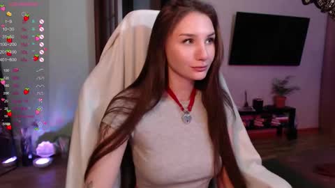 Snapshot of emmiclo chatting on November 13, 4:28 pm Emily online show from November 13, 4:28 pm