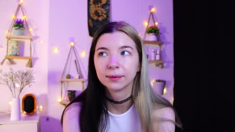 Snapshot of emmie_everly chatting on October 8, 7:11 pm emmie_everly online show from October 8, 7:11 pm