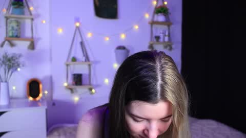 Snapshot of emmie_everly chatting on October 10, 7:13 pm emmie_everly online show from October 10, 7:13 pm