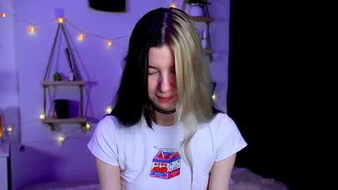 Snapshot of emmie_everly chatting on October 15, 7:14 pm emmie_everly online show from October 15, 7:14 pm