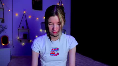 Snapshot of emmie_everly chatting on October 18, 7:14 pm emmie_everly online show from October 18, 7:14 pm