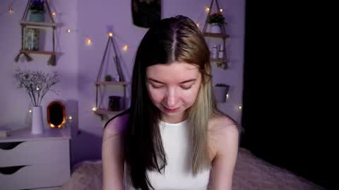 Snapshot of emmie_everly chatting on October 21, 7:36 pm emmie_everly online show from October 21, 7:36 pm