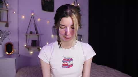 Snapshot of emmie_everly chatting on October 23, 7:23 pm emmie_everly online show from October 23, 7:23 pm