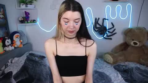 Snapshot of emmie_everly chatting on June 26, 1:26 pm emmie_everly online show from June 26, 1:26 pm