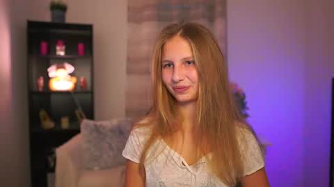 Emmie online show from November 19, 2:17 pm