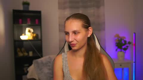 Emmie online show from June 25, 6:56 pm