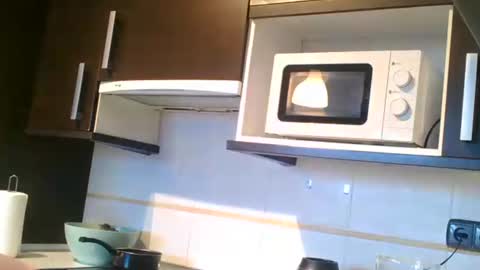 emmie online show from December 22, 8:11 am